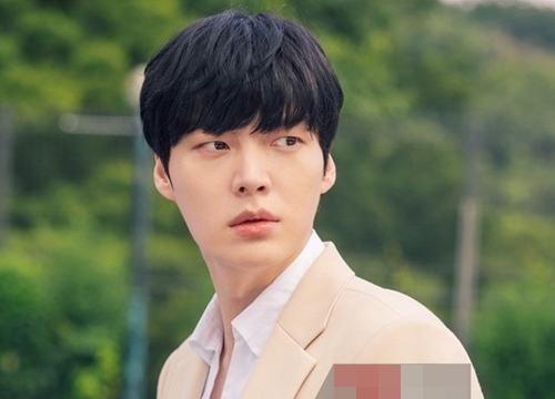 Hình ảnh đầu tiên của Ahn Jae Hyun trong phim hậu ly hôn Goo Hye Sun, Knet phản ứng ra sao?