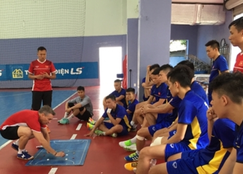 HLV Miguel Rodrigo (ĐT Futsal Việt Nam): 'Trận gặp Australia có tính quyết định'