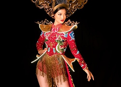 Kiều Loan tung National Costume đỏ rực rỡ, chơi trội đội cả chùa Cầu: Lấp lánh 'đánh bật' dàn đối thủ!