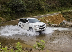 Mazda CX-8 'ngã ngựa', Fortuner quyết định cục diện phân khúc SUV