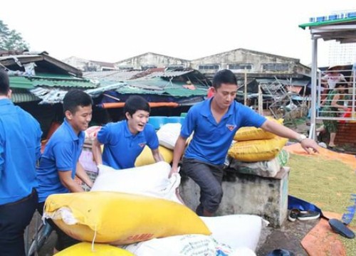 Tiểu thương chợ Vinh thiệt hại lớn do mưa lũ