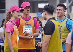 Vừa trở về từ LHP Busan, Quốc Anh bị "chị đẹp" Mlee rủ rê chạy marathon