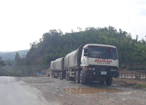 Xe tải trọng biển kiểm soát Lào "đại náo" đường Việt: Cục Quản lý đường bộ II loay hoay xử lý