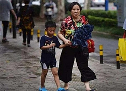 Bà nội nói xấu người mẹ trước mặt cháu nhỏ, cậu bé ngây thơ đáp trả 1 câu ai cũng trầm trồ