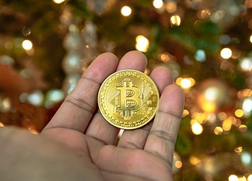 Bitcoin trở lại mốc 8.000, nhà đầu tư vẫn ôm đầu lo lắng