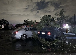 Cảnh tượng như 'ngày tận thế' khi vòi rồng quét qua Texas, Mỹ