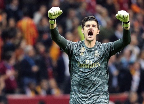 Courtois hóa "người nhện", Real Madrid lần đầu hưởng niềm vui chiến thắng tại Champions League mùa này