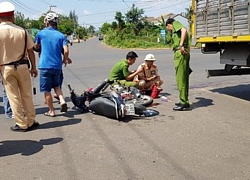 Đắk Lắk: Tông vào xe tải đang rẽ, hai học sinh thương vong