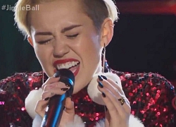 Đắm chìm trong ái tình và nghiện ngập, giọng hát của Miley Cyrus ngày càng khiến fan thất vọng