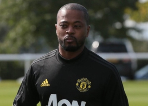 Evra mỉa mai Arsenal, tiết lộ sắp quay lại M.U