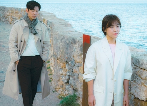 Ha Ji Won và Yoon Kye Sang dạt dào cảm xúc trong phim mới: Chuyện tình gây sốt cuối năm 2019!