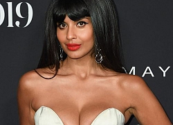 Jameela Jamil hở bạo, lộ gần trọn vòng 1 đi sự kiện gây choáng