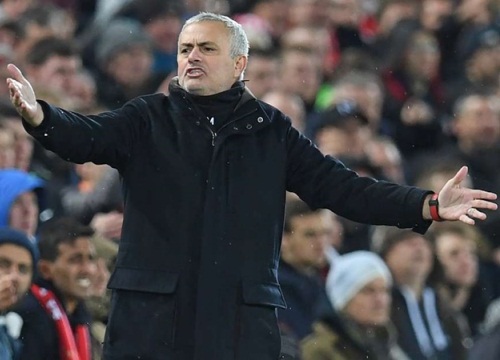 Mourinho học tiếng Đức để dẫn dắt Dortmund?