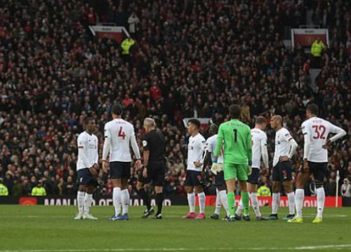 MU xé lưới Liverpool: Hồi hộp vì Lindelof, vỡ òa phán quyết cuối cùng