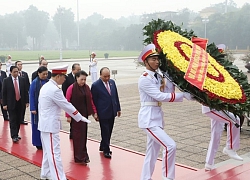 Ngày làm việc đầu tiên sôi động và hiệu quả của kì họp thứ tám Quốc hội khóa XIV