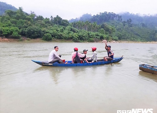 Nhóm bạn trẻ băng sông, vượt hàng trăm cây số dựng trường cho học sinh vùng cao Quảng Nam