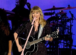 Taylor Swift mặc romper đẳng cấp, 'quậy tưng' trên sân khấu ca nhạc