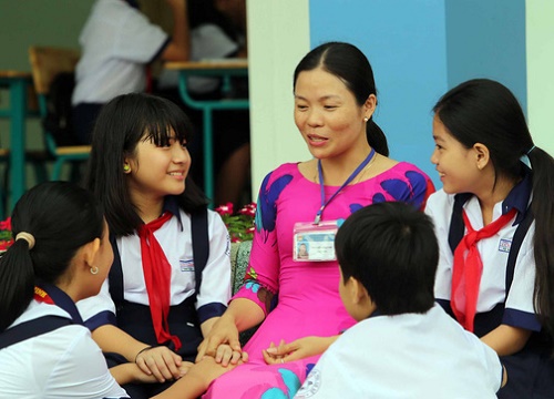 Tha hồ giật tít, câu view, hình ảnh thầy cô trở thành 'đao phủ'