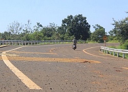 Thêm điểm võng 'lạ' trên đường 250 tỉ đồng chưa nghiệm thu đã hỏng