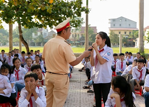 Tuyên truyền ý thức tham gia giao thông cho học sinh, sinh viên