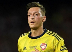 Vì sao Ozil vắng mặt trong trận thua của Arsenal?