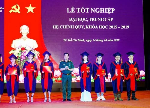 Cơ sở 2 Trường ĐH VHNT Quân đội trao bằng tốt nghiệp khóa 2015 - 2019