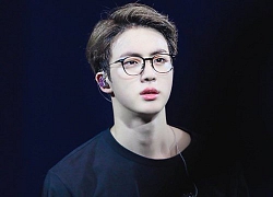 Jin (BTS) và dàn sao Hàn Quốc trông đẹp hơn khi đeo kính