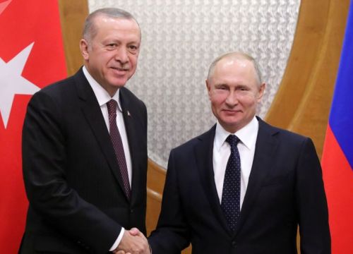 Putin nói gì mà Tổng thống Thổ Nhĩ Kỳ lập tức ngừng tấn công Syria?