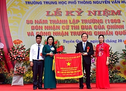 Bộ trưởng Phùng Xuân Nhạ dự Lễ kỷ niệm 50 năm thành lập Trường THPT Nguyễn Văn Huyên