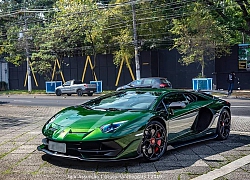 Cận cảnh màu sơn độc trên Lamborghini Aventador SVJ