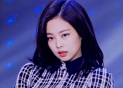 Cắt phăng mái tóc dài quen thuộc, Jennie (BLACKPINK) càn quét MXH vì xinh lạ đến ngỡ ngàng