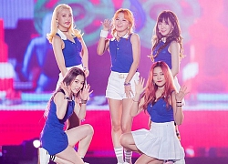 Fan Red Velvet hoang mang: Seulgi vắng mặt không lý do, Yeri phải ngồi ghế biểu diễn