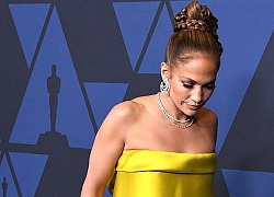 Jennifer Lopez đẹp rực rỡ với váy vàng