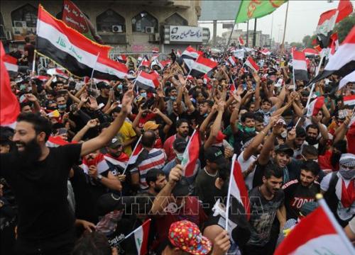 Người biểu tình tiếp tục tụ tập ở Quảng trường Tahrir tại Baghdad