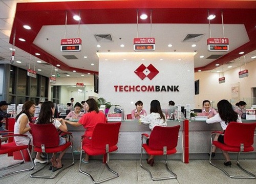 Nguồn thu từ Vingroup chiếm bao nhiêu trong doanh thu của Techcombank?