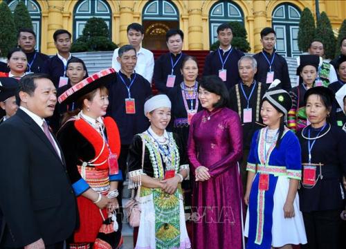 Phó Chủ tịch nước gặp mặt Đoàn đại biểu người dân tộc thiểu số tiêu biểu tỉnh Cao Bằng