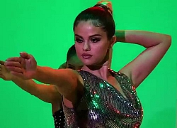 Selena Gomez diện váy sequin, nhuộm tóc bạch kim trong MV mới