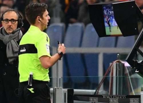 Các HLV Serie A thừa nhận 'không mê nổi' VAR