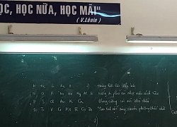 Đến tiết học Hóa nhưng thầy lại viết thơ bắt học trò phân tích, tưởng nhầm ai ngờ đây là mẹo nhớ dai