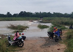 Lật đò, 5 người may mắn thoát chết