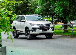 Toyota Fortuner, Mitsubishi Pajero Sport giảm giá hơn 100 triệu đồng