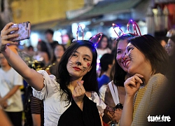 Vui đêm Halloween, Tây ta hòa quyện