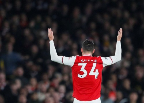 Xhaka phản ứng vì bị CĐV Arsenal đòi bẻ chân