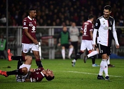 Cầu thủ Torino trổ hết tài 'diễn xuất' nhưng Ronaldo vẫn không bị thẻ đỏ