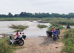 Chèo đò qua sông Trà Khúc, 5 người bị nước nhấn chìm