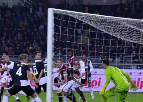 De Ligt lý giải cụ thể vì sao pha chạm tay của mình không bị thổi penalty