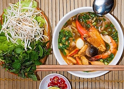 Đến Ô Chợ Dừa thưởng thức bánh canh ghẹ