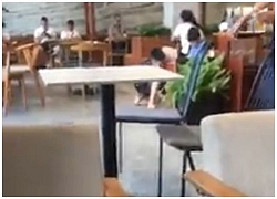 Mặc con ném dép trong quán cafe gây đổ vỡ, 2 bà mẹ không xin lỗi còn quát: "Thiệt hại bao nhiêu chị đền"