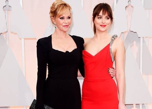 Mẹ Dakota Johnson eo gọn chân thon ở tuổi 62