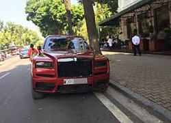 Rolls-Royce Cullinan màu đỏ hàng độc ra biển trắng sau một thời gian dài về Việt Nam